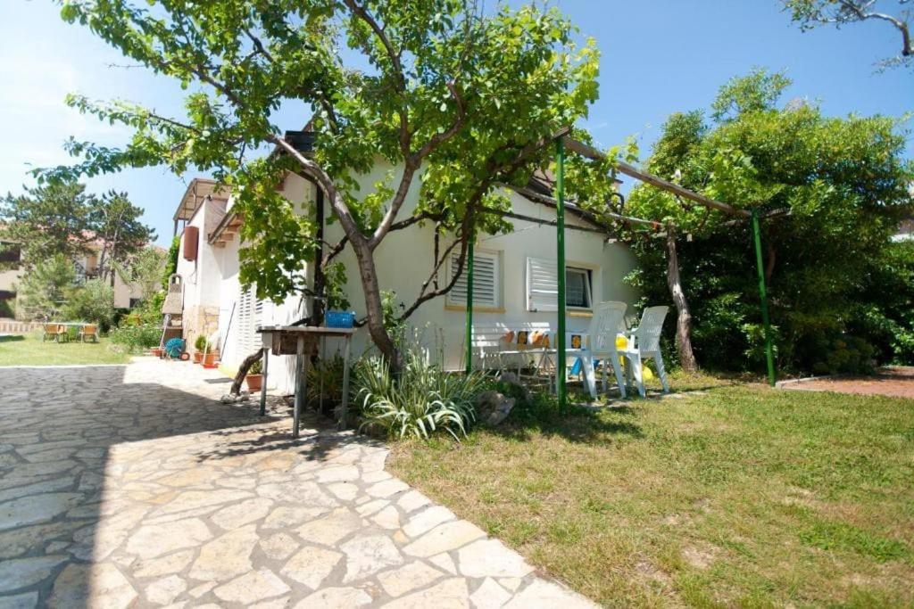 Sunny Grandma'S Garden Apartment Baska  Ngoại thất bức ảnh